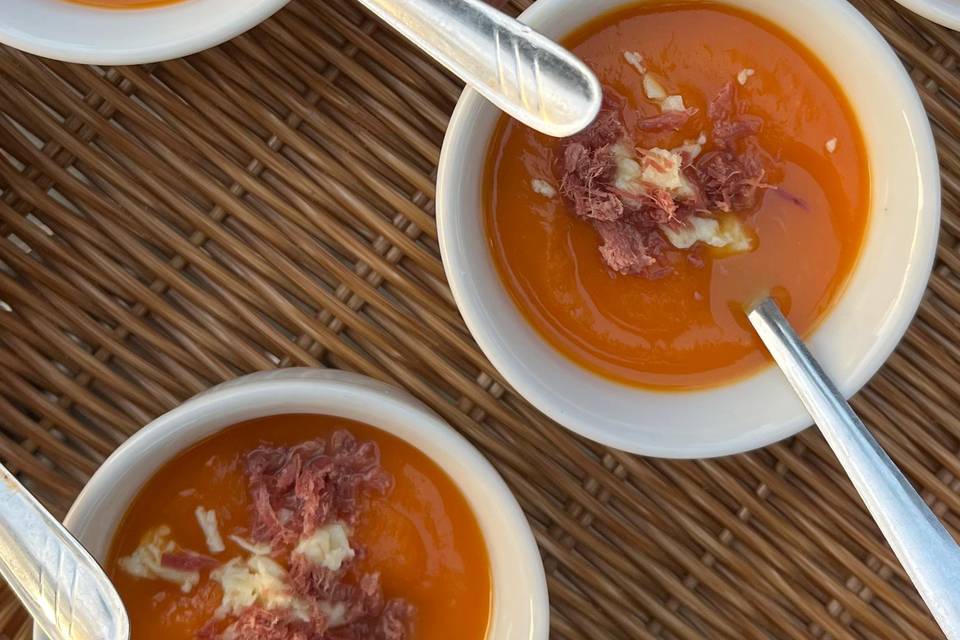 Caldos variados e deliciosos