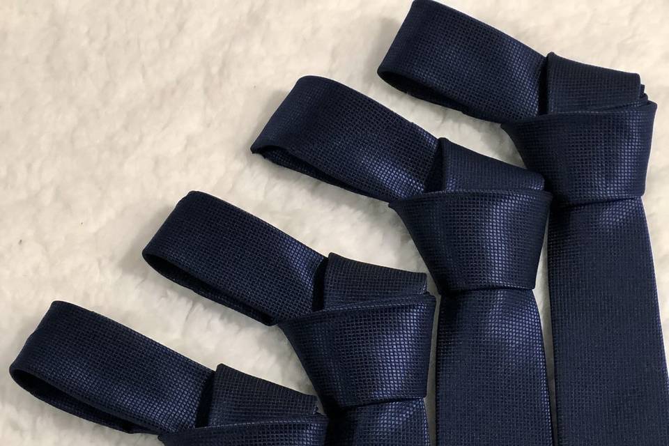 Gravata azul marinho