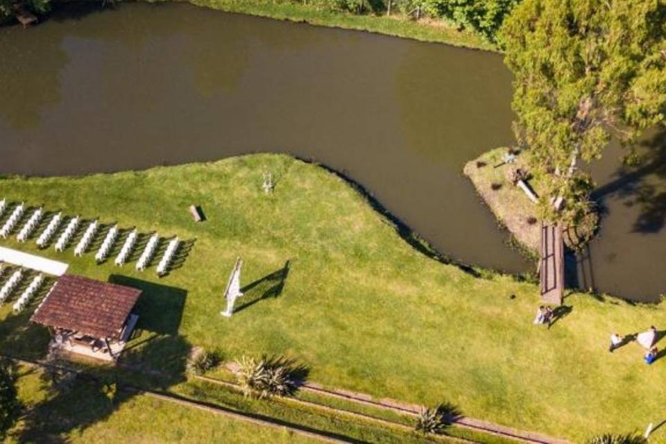 Lago visto com drone