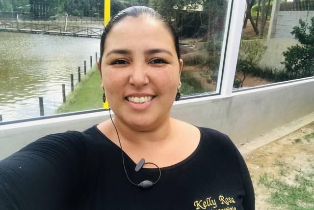 Kelly Rosa lider de cerimonia.