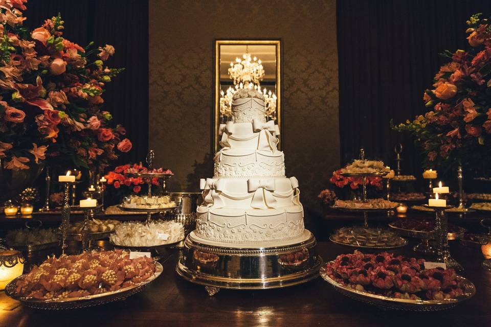 Mesa de doces e bolo