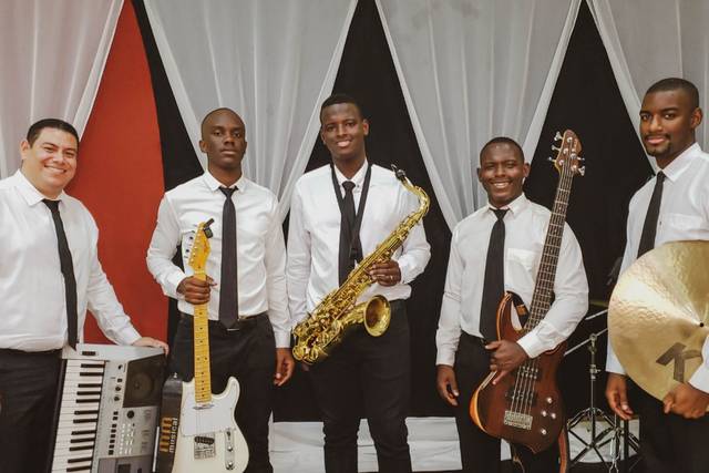 Tocamos em festas e eventos.