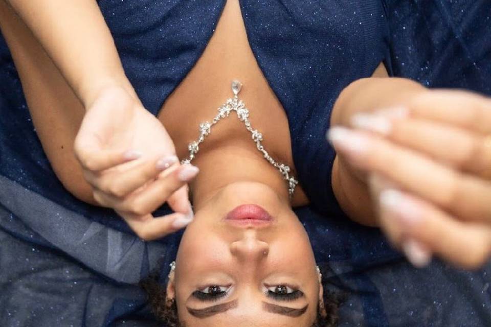 Debutante Laura