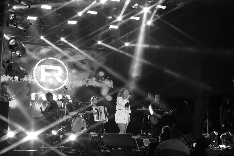 Show Fabia Rodrigues e banda