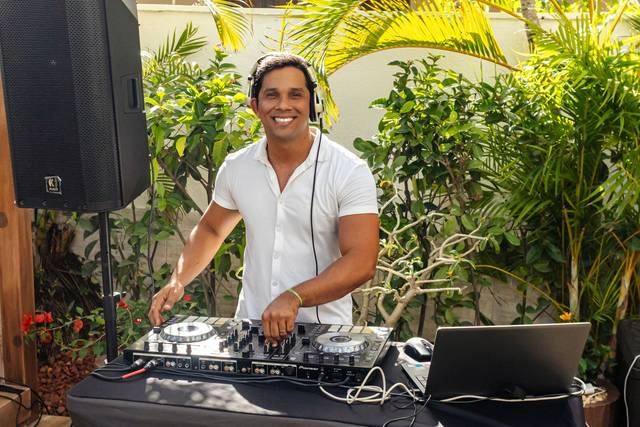 DJ Marvin