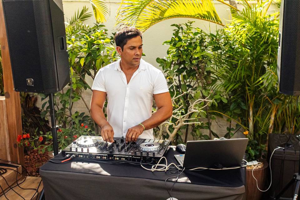 DJ Marvin