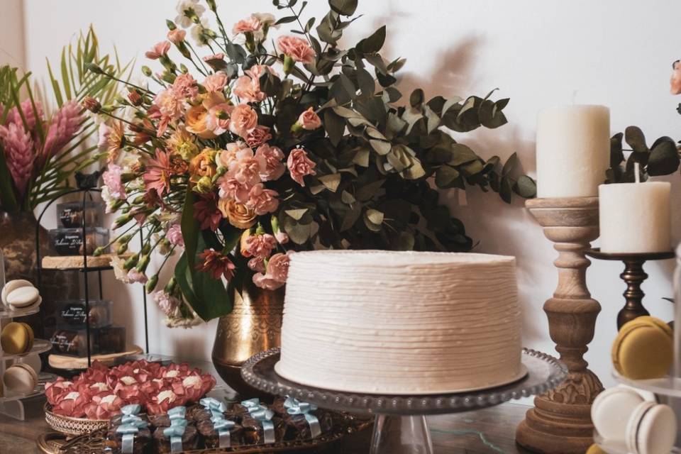 Mesa de bolo e doces