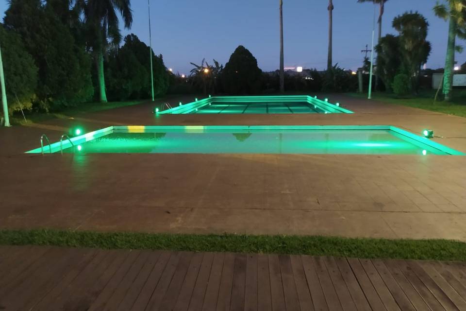 Iluminação na piscina