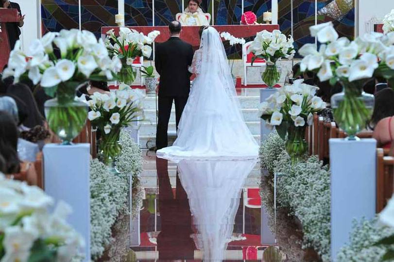 Noiva e o noivo durante a cerimônia