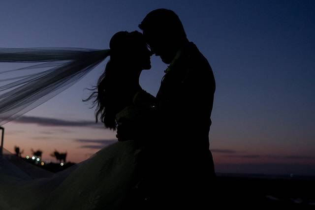 Silhueta na praia casal