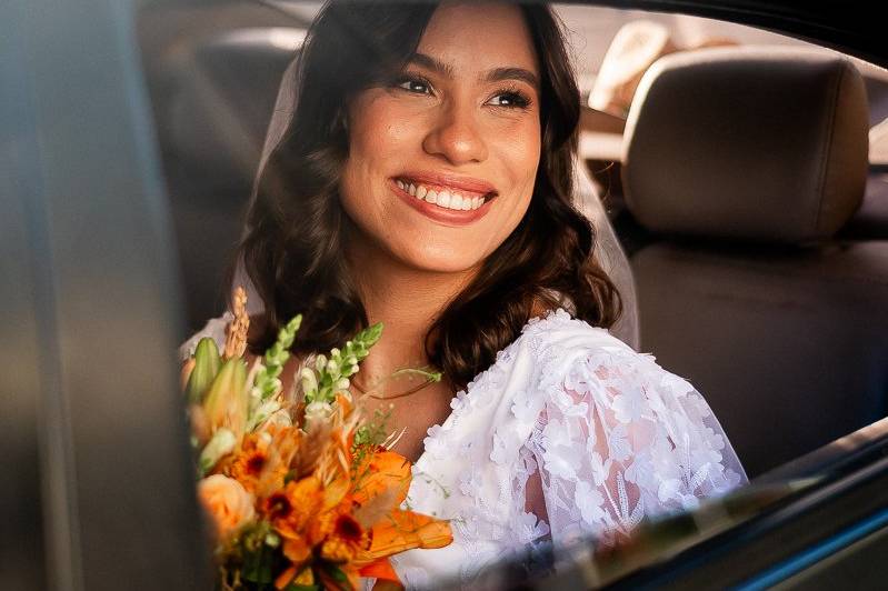 Noiva linda no carro