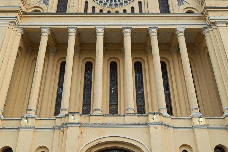 Noiva na frete da igreja