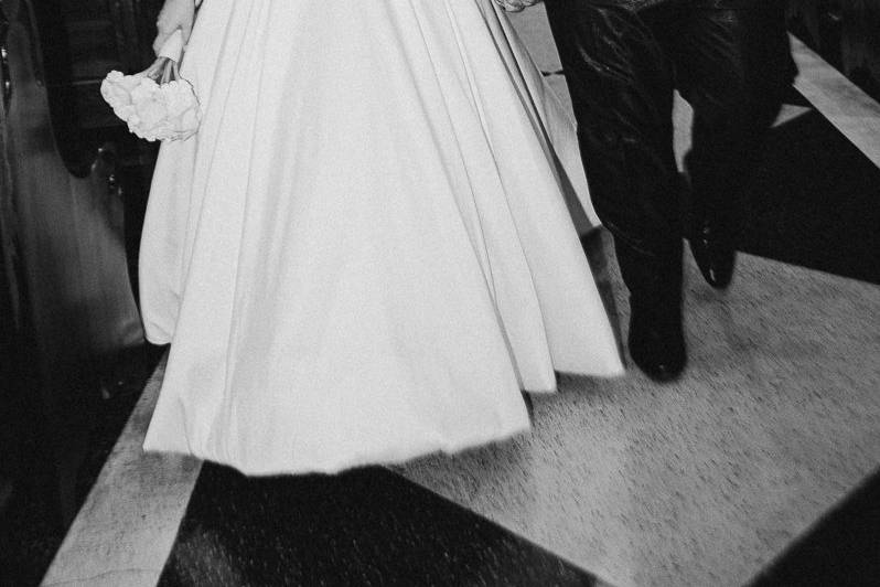 Casal caminhando em