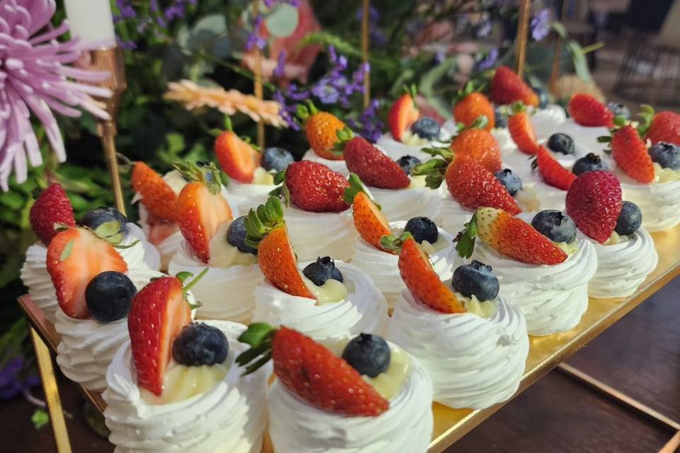 Mini pavlova