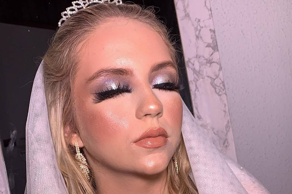 Make Glam e iluminada