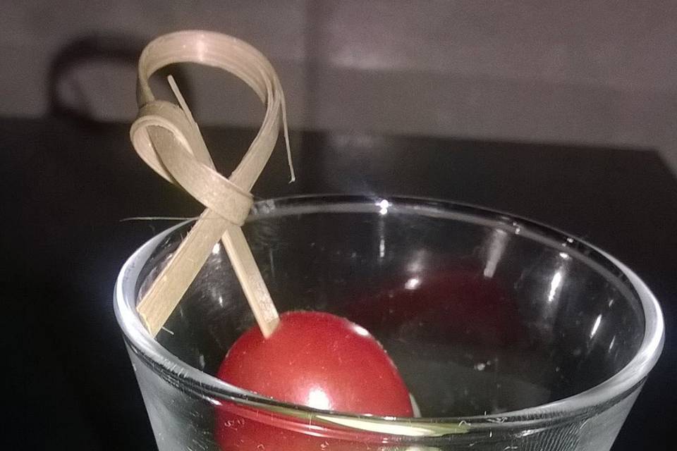 Espetinho Caprese com Pesto