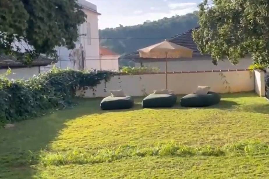 Uma outra área para mesas