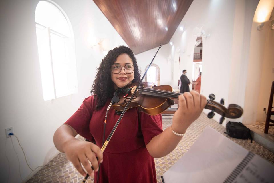 Nossa Violinista Jakeline