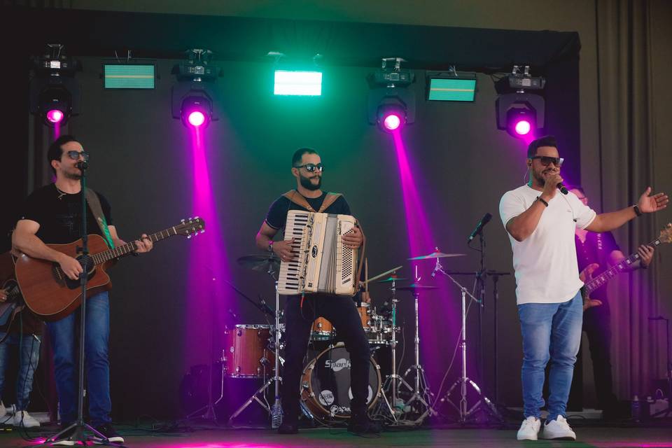 Show sertanejo com Ailton Souz
