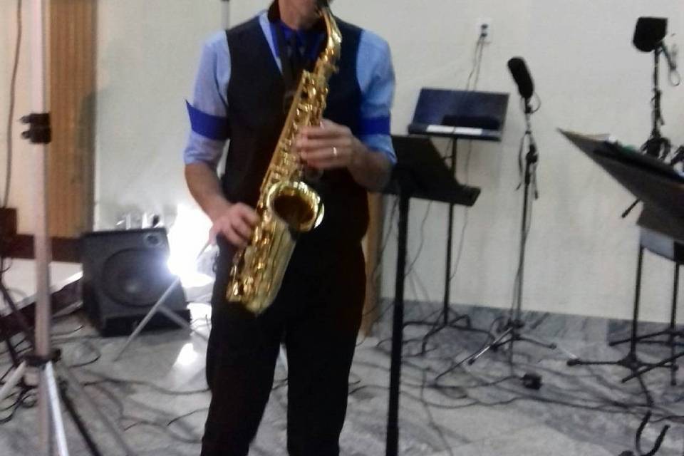 R. Sax Entre Laços