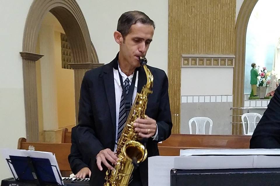 R. Sax Entre Laços