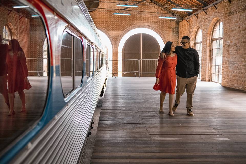 Casal na Estação de Trem