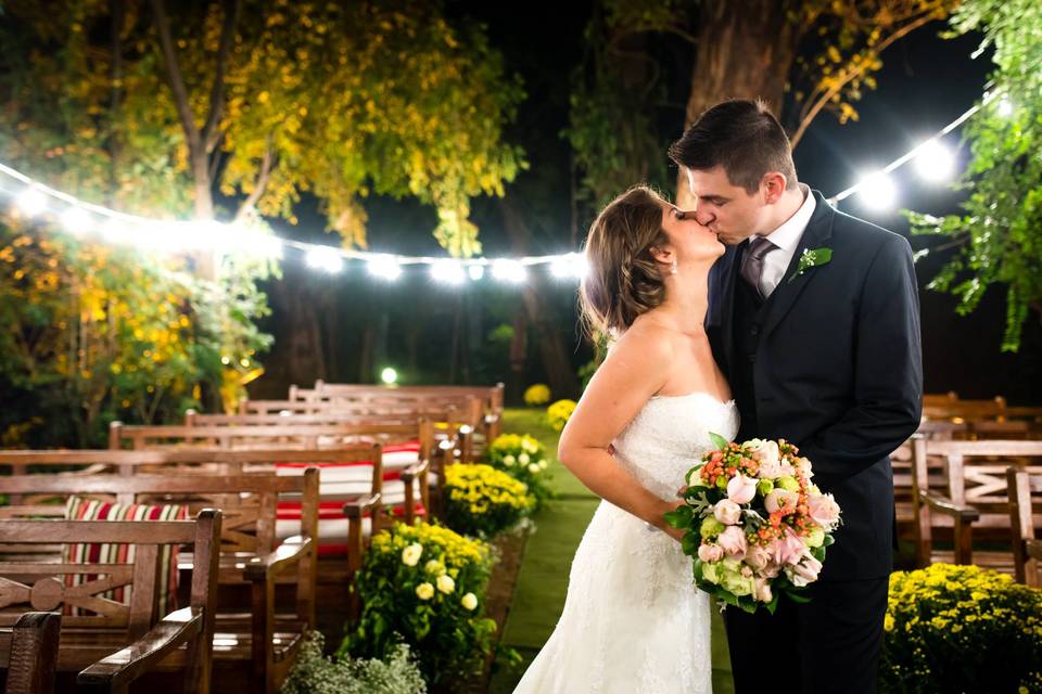 Venerotti Decorações - Todo ano surgem novas tendências de decoração de  casamento porque os noivos estão sempre buscando inovação e originalidade,  algo que faça com que a cerimônia seja memorável. 2022 não