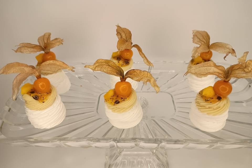 Pavlova frutas amarelas