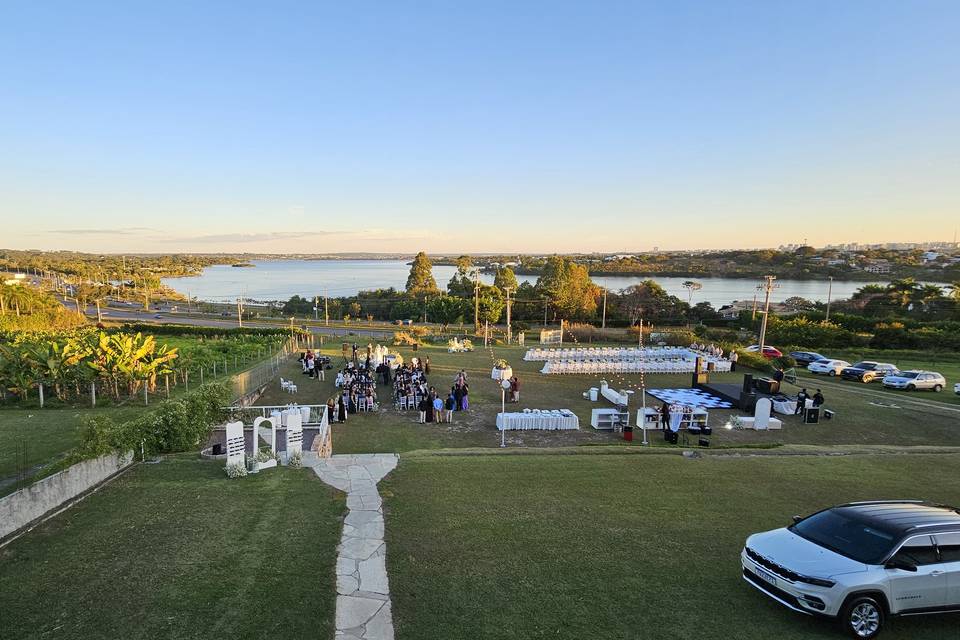 Cerimônia e recepção no jardim