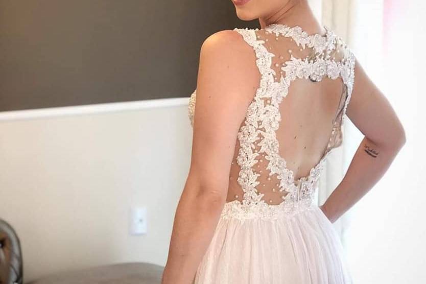 Vestido branco em tule e renda