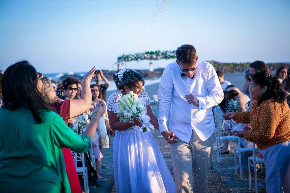 PERLA E GUSTAVO NA PRAIA