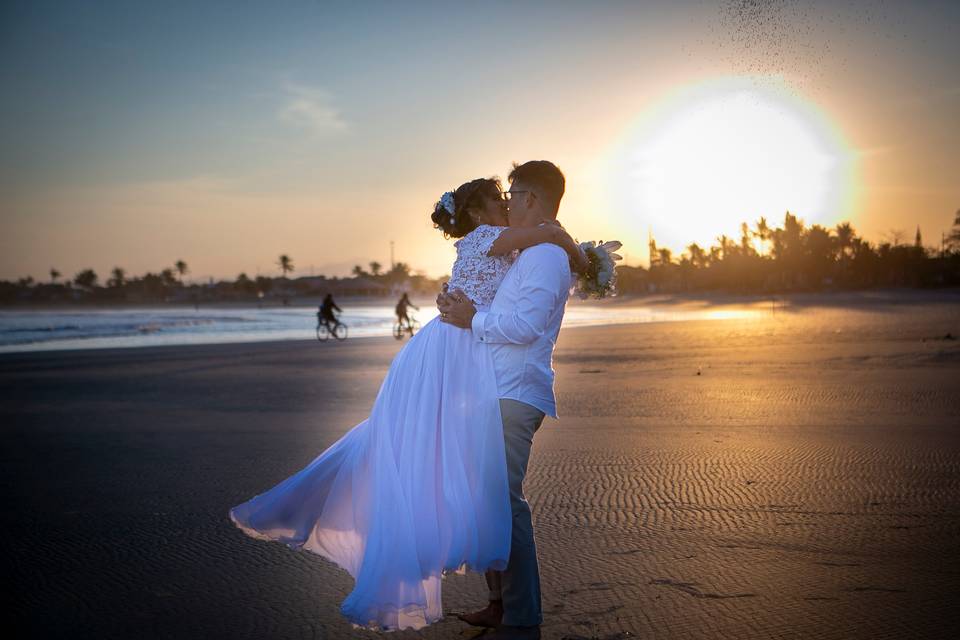 PERLA E GUSTAVO NA PRAIA