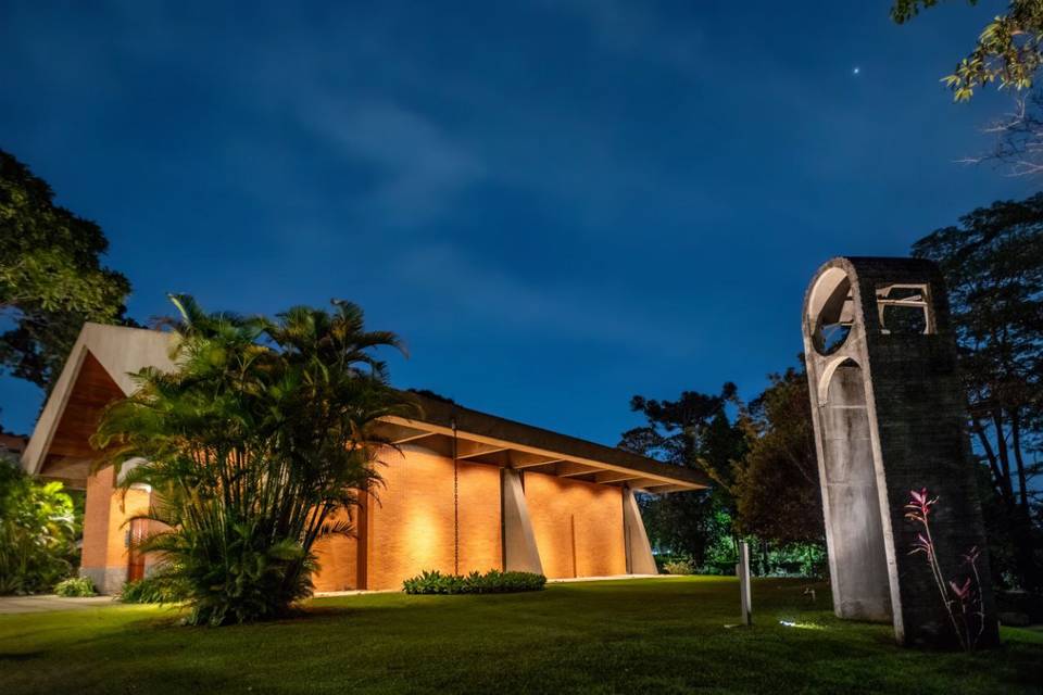 Igreja fachada Sino noite
