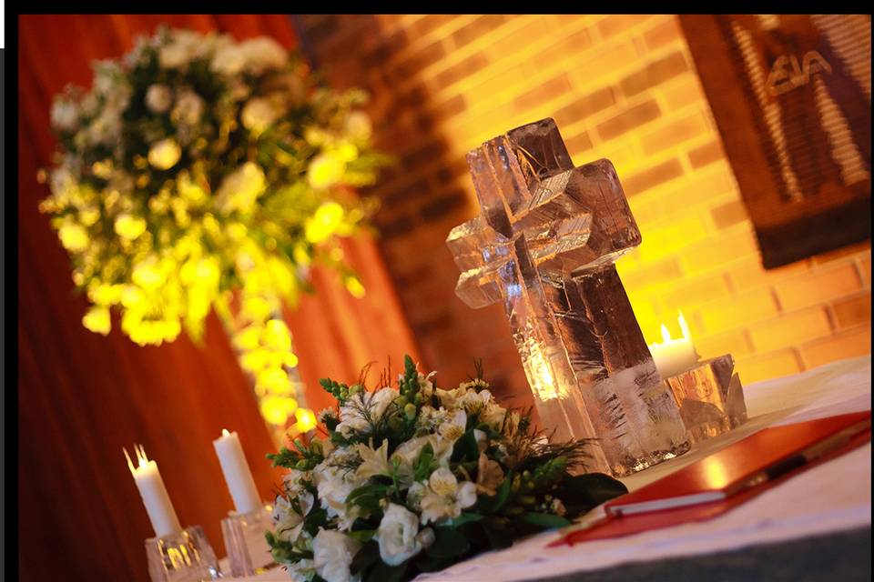 Altar decorado cruz em cristal