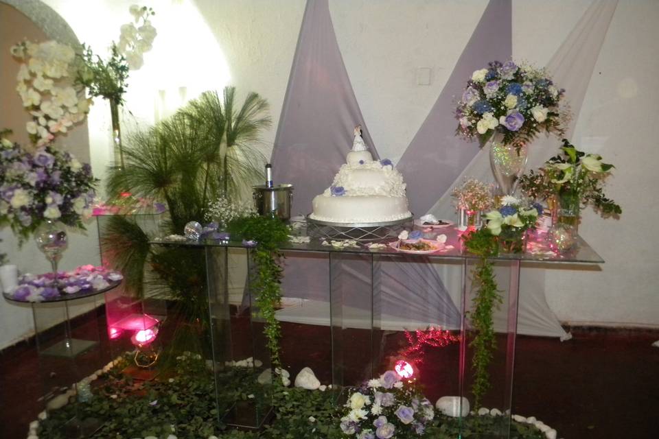 Mesa do bolo em lilas