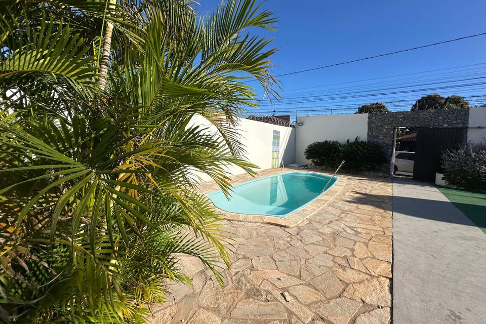Área externa com piscina
