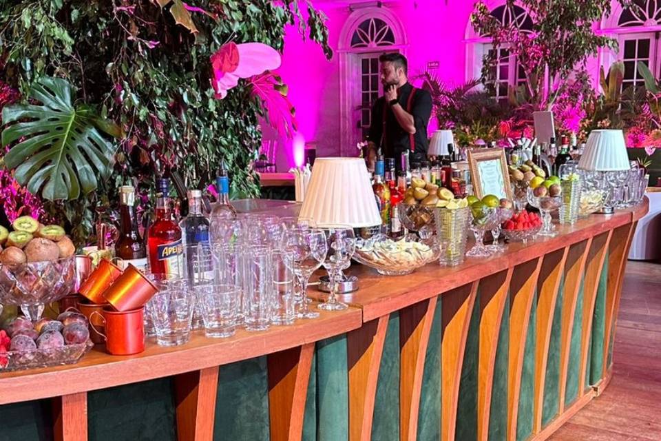 LR BARTENDERS