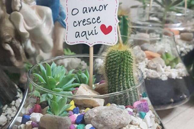 Terrarios em cristaleiras