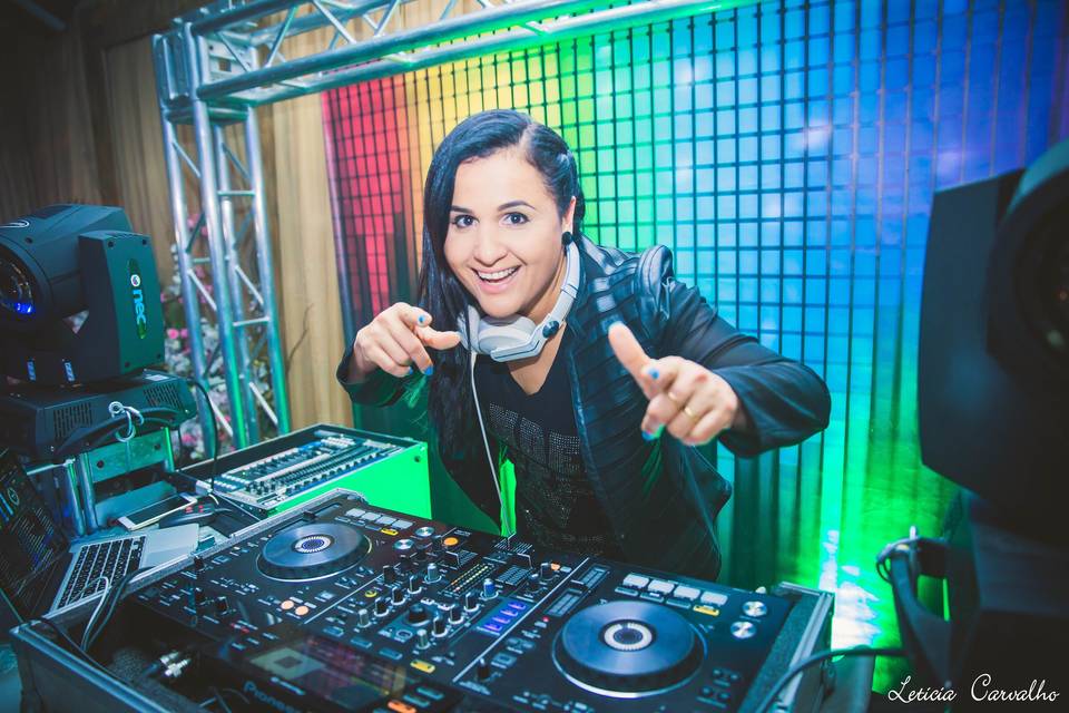 DJ Juliene Carvalho