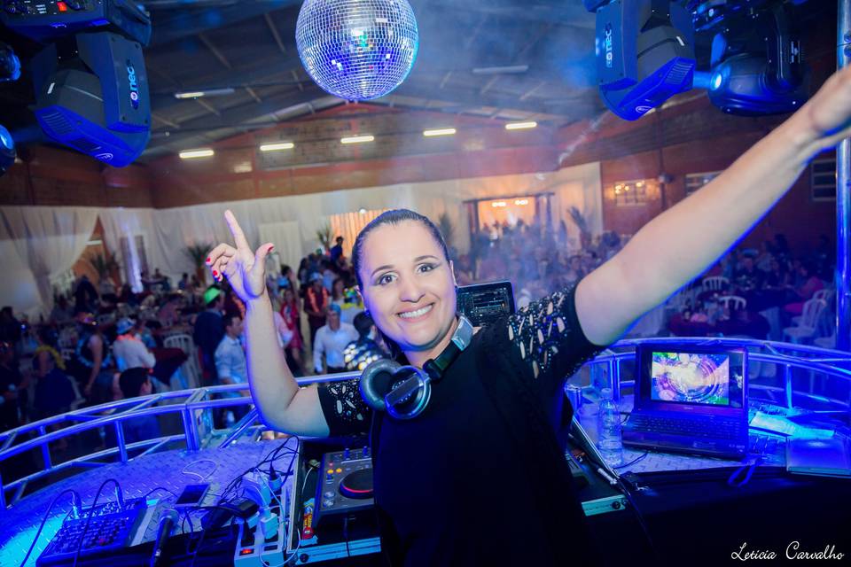 DJ Juliene Carvalho