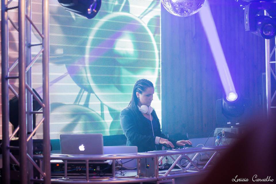 DJ Juliene Carvalho