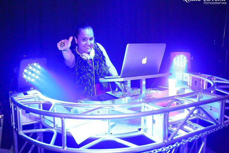 DJ Juliene Carvalho