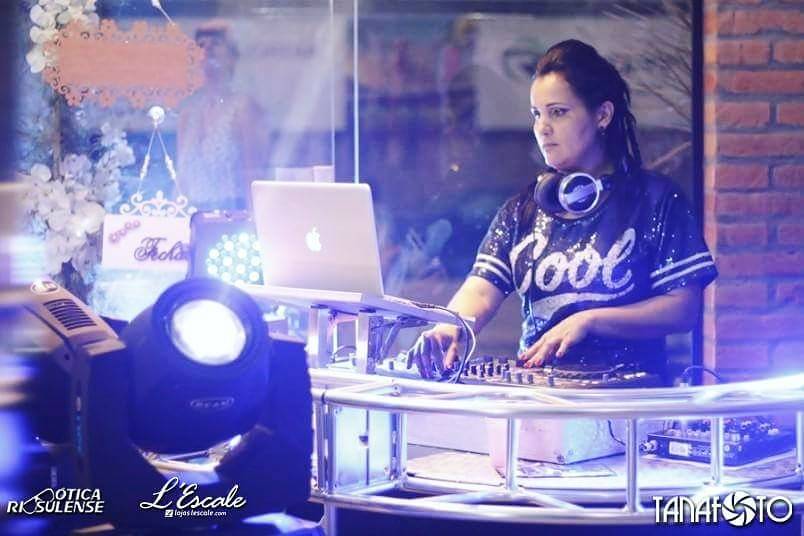 DJ Juliene Carvalho