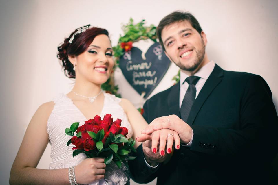 As alianças e o casal.
