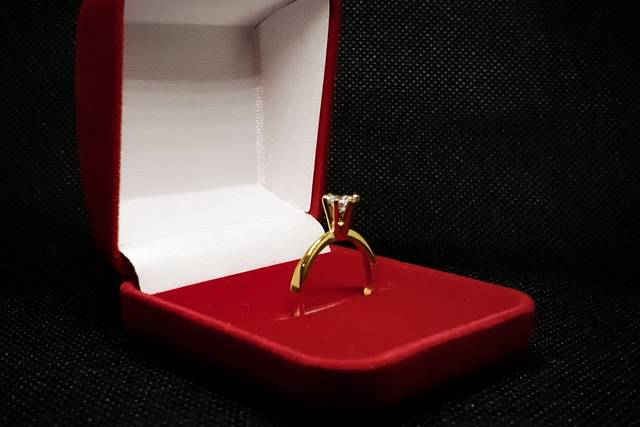 Solitário em ouro e zircônia