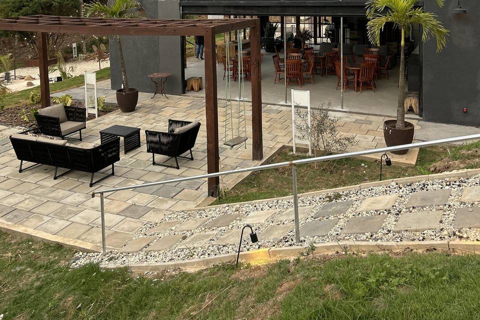 Patio em frente salao