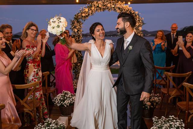 O que os Convidados Devem Vestir em um Casamento na Praia – Eventos Indaiá