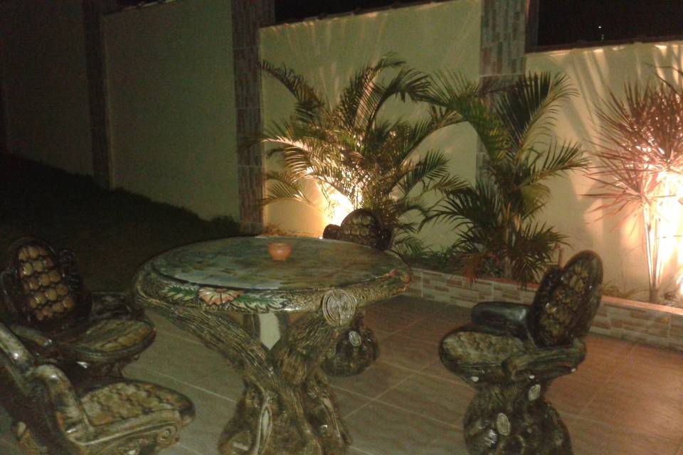 Jardim com mesa