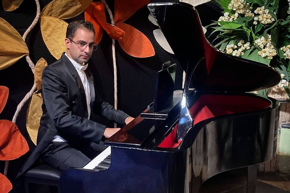 Paulo Valadão ao Piano