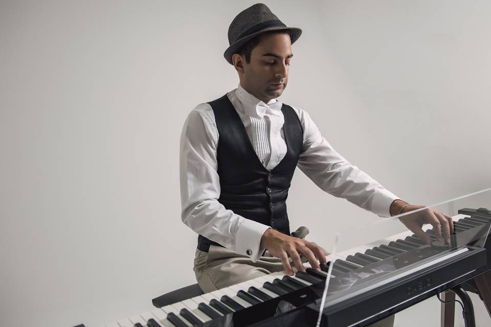 Paulo Valadão ao piano.